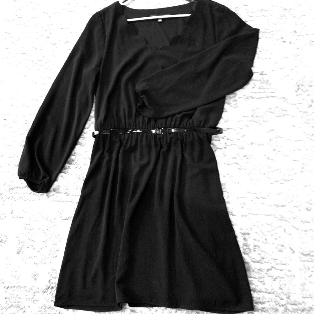 💕2/$20💕Apt. 9 Scalloped V-Neck Black Dress